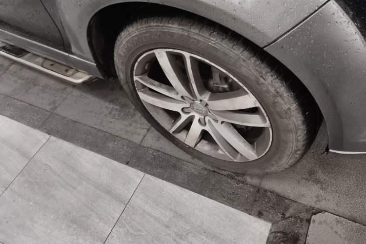 Used Audi Q7 2014 35 TFSI Off-road Model Right Front Wheel Hub