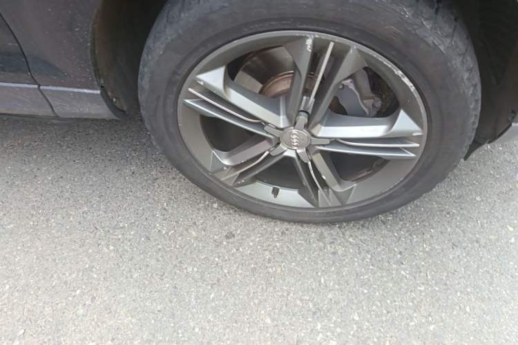 Used Audi Q7 2014 35 TDI Exclusive Edition Right Front Wheel Hub