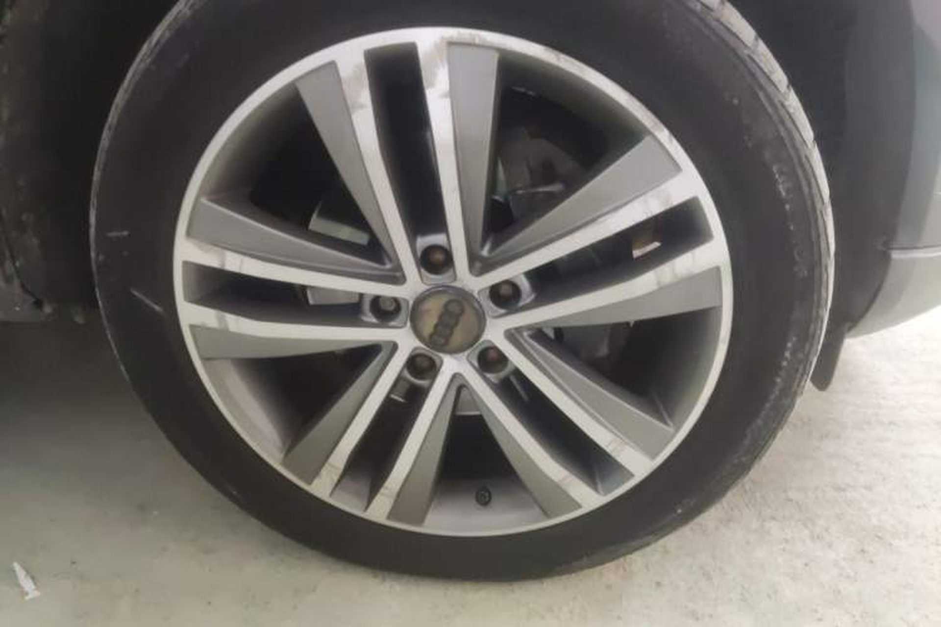 Used Audi Q7 2014 35 TFSI Ambition Edition Right Front Wheel Hub