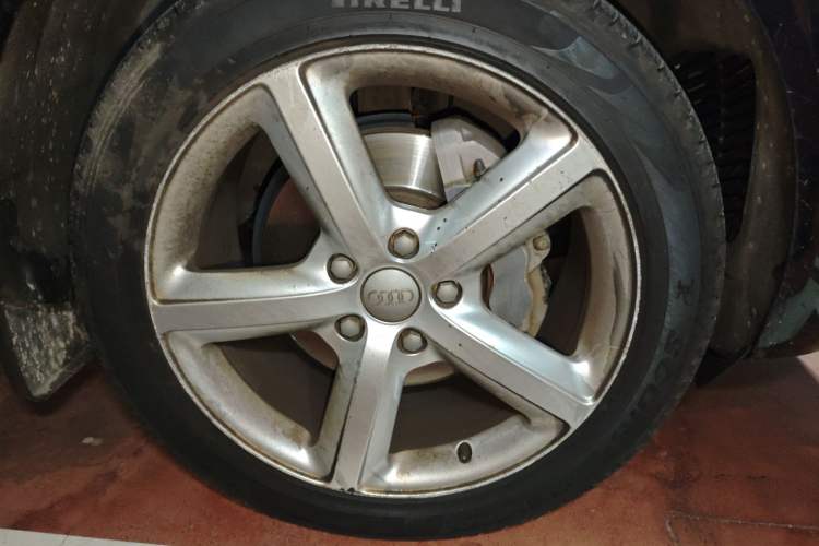Used Audi Q7 2014 35 TDI Sport Edition Right Front Wheel Hub