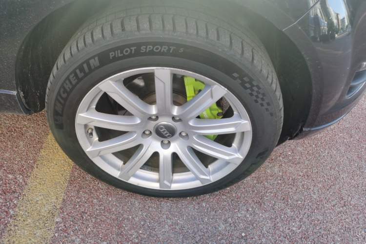 Used Audi Q7 2014 35 TFSI Ambition Edition Right Front Wheel Hub