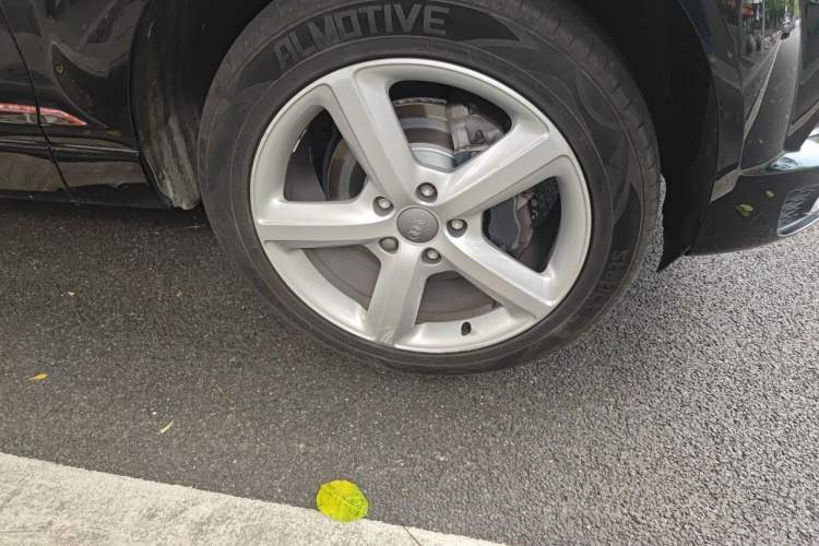 Used Audi Q7 2014 35 TFSI Sport Edition Right Front Wheel Hub