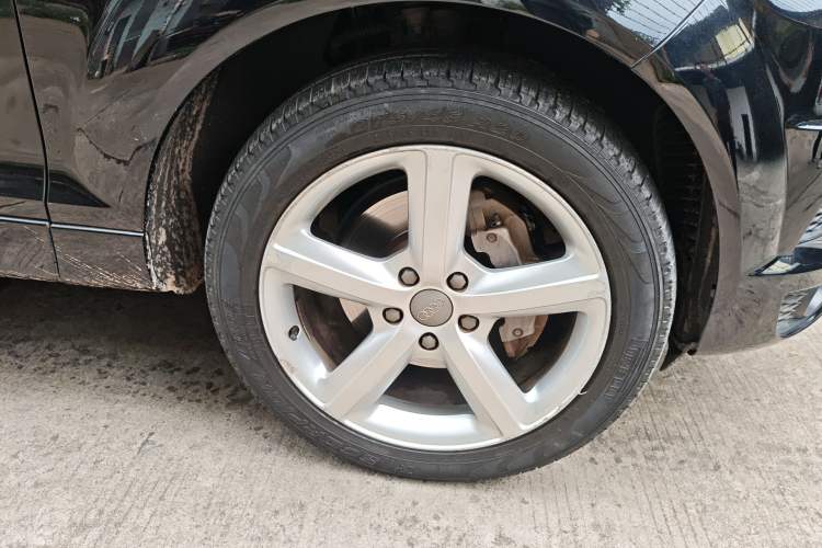 Used Audi Q7 2014 35 TDI Sport Edition Right Front Wheel Hub