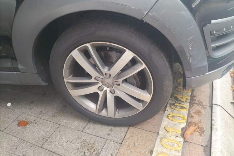 Used Audi Q7 2014 35 TFSI Ambition Edition Right Front Wheel Hub