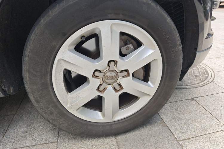 Used Audi Q7 2014 35 TFSI Ambition Edition Right Front Wheel Hub