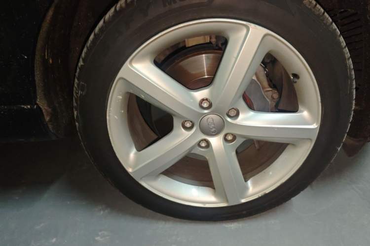 Used Audi Q7 2014 35 TFSI Sport Edition Right Front Wheel Hub