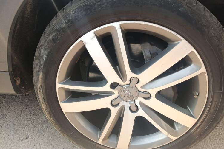 Used Audi Q7 2014 40 TFSI off-road version Right Front Wheel Hub