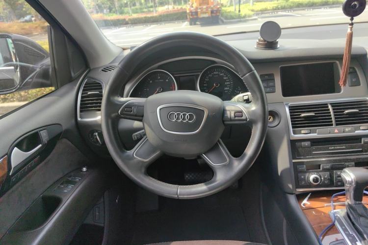 Used Audi Q7 2014 35 TDI Sport Edition Steering Wheel