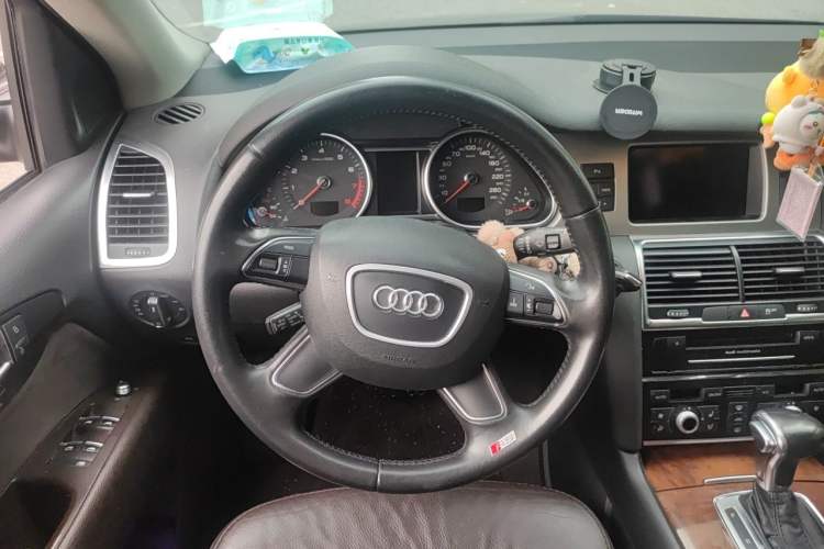 Used Audi Q7 2014 35 TFSI Ambition Edition Steering Wheel