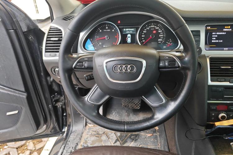 Used Audi Q7 2014 35 TDI Sport Edition Steering Wheel