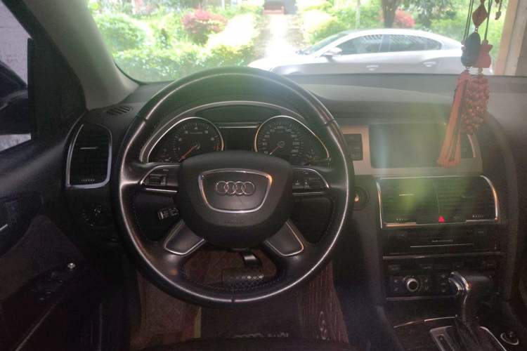 Used Audi Q7 2014 35 TFSI Ambition Edition Steering Wheel