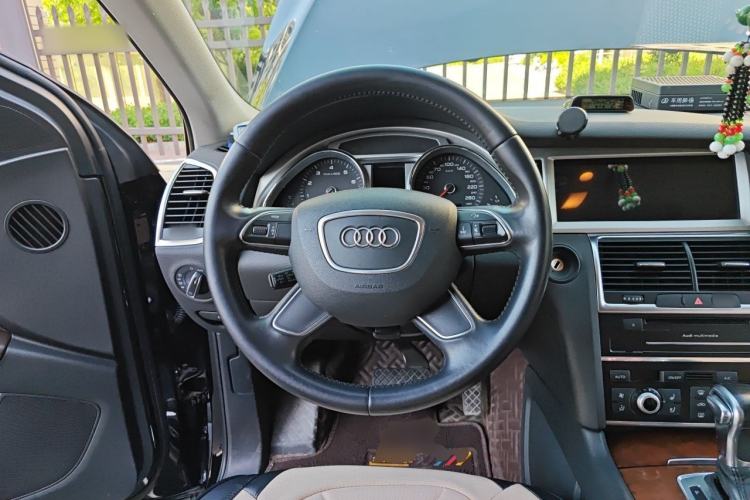 Used Audi Q7 2014 35 TFSI Ambition Edition Steering Wheel