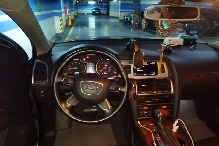 Used Audi Q7 2014 35 TFSI Off-road Model Steering Wheel