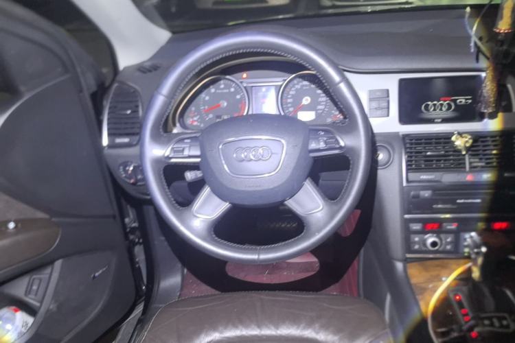 Used Audi Q7 2014 35 TFSI Off-road Model Steering Wheel