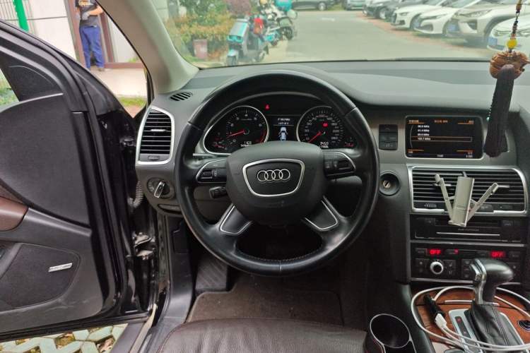 Used Audi Q7 2014 35 TFSI Sport Edition Steering Wheel