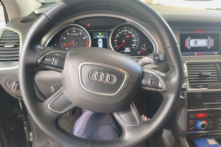 Used Audi Q7 2014 35 TFSI Ambition Edition Steering Wheel