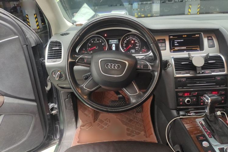 Used Audi Q7 2014 35 TFSI Off-road Model Steering Wheel