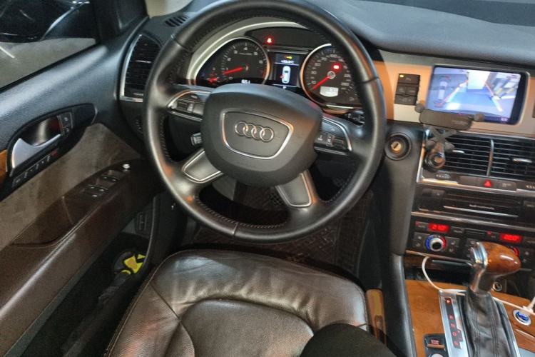 Used Audi Q7 2014 35 TFSI Off-road Model Steering Wheel