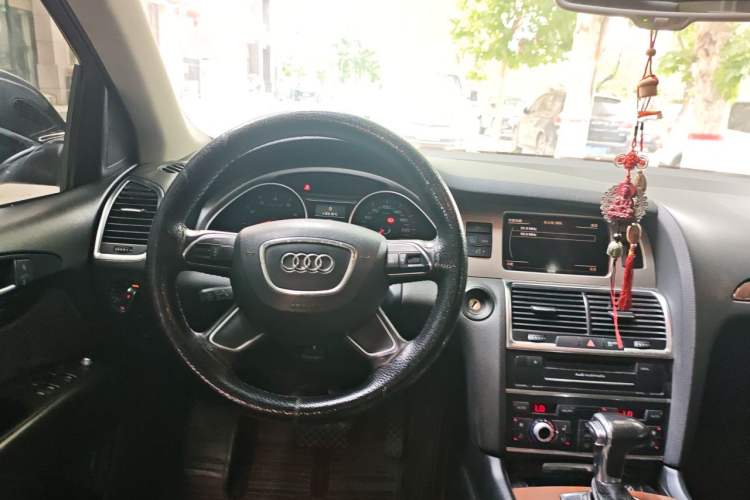 Used Audi Q7 2014 35 TFSI Ambition Edition Steering Wheel