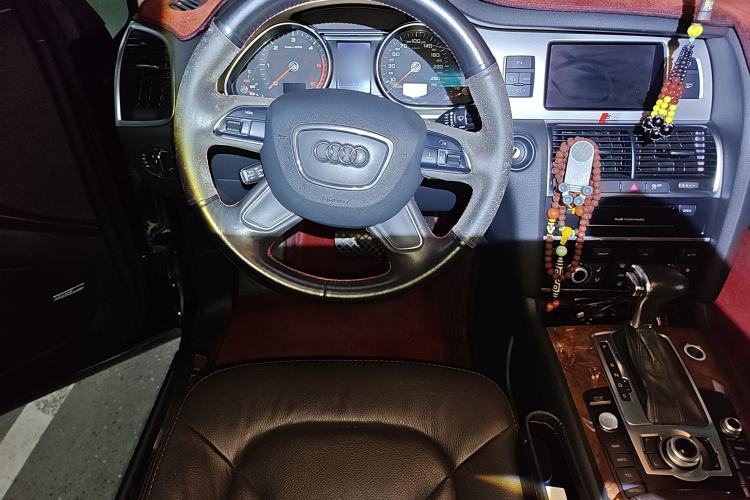 Used Audi Q7 2014 35 TDI Sport Edition Steering Wheel