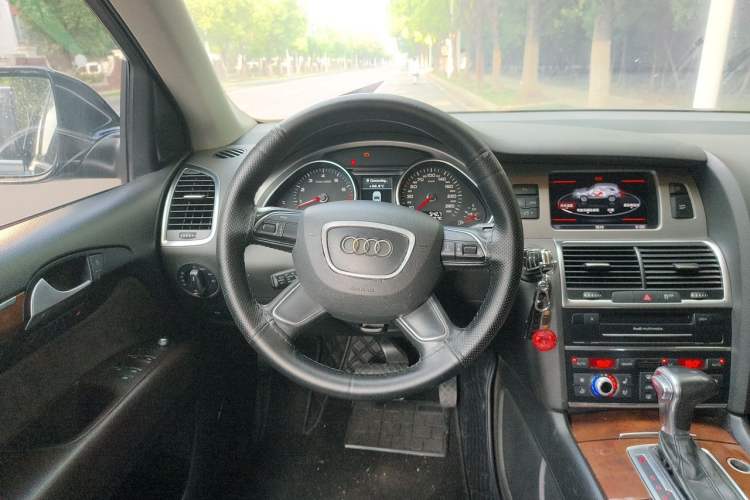 Used Audi Q7 2014 35 TFSI Sport Edition Steering Wheel