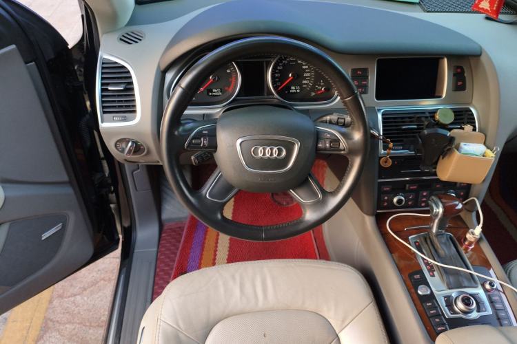 Used Audi Q7 2014 35 TFSI Off-road Model Steering Wheel