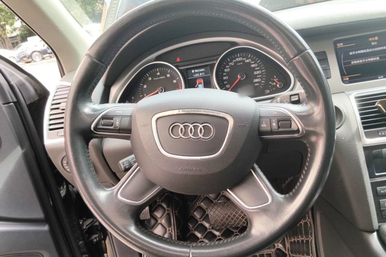 Used Audi Q7 2014 35 TFSI Ambition Edition Steering Wheel