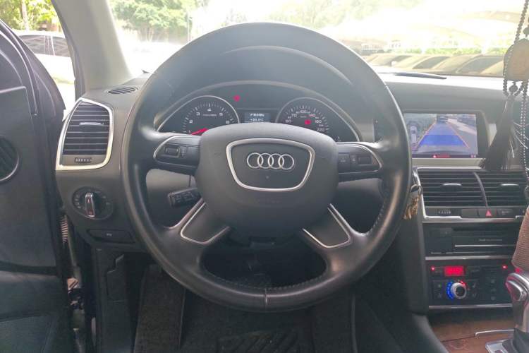 Used Audi Q7 2014 35 TFSI Ambition Edition Steering Wheel
