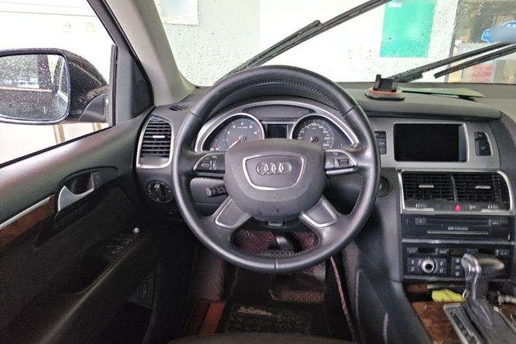 Used Audi Q7 2014 35 TFSI Ambition Edition Steering Wheel