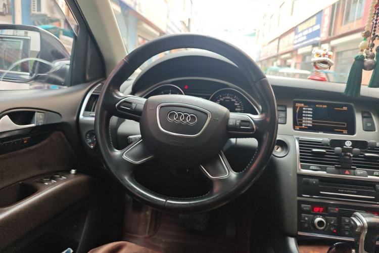 Used Audi Q7 2014 35 TFSI Ambition Edition Steering Wheel