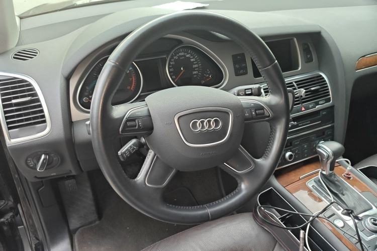 Used Audi Q7 2014 35 TFSI Ambition Edition Steering Wheel