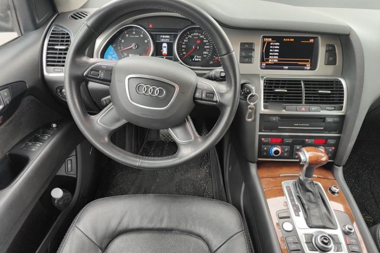 Used Audi Q7 2014 35 TFSI Off-road Model Steering Wheel