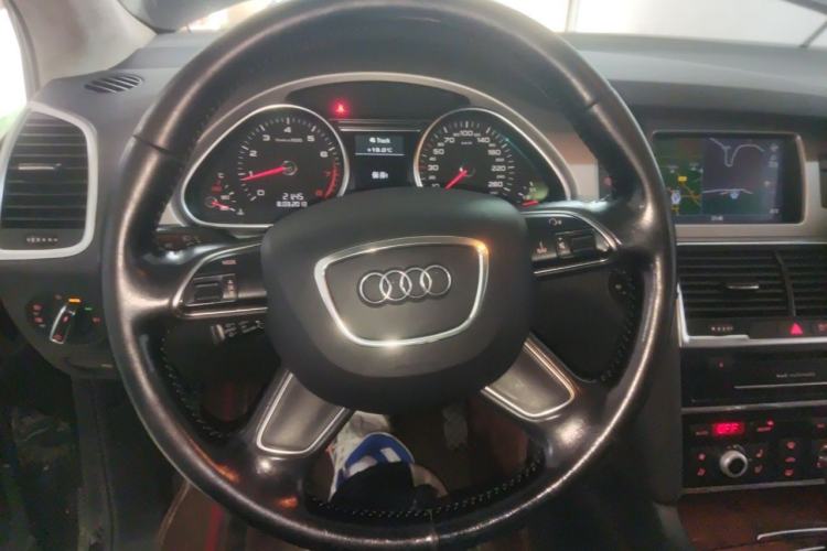 Used Audi Q7 2014 35 TFSI Ambition Edition Steering Wheel