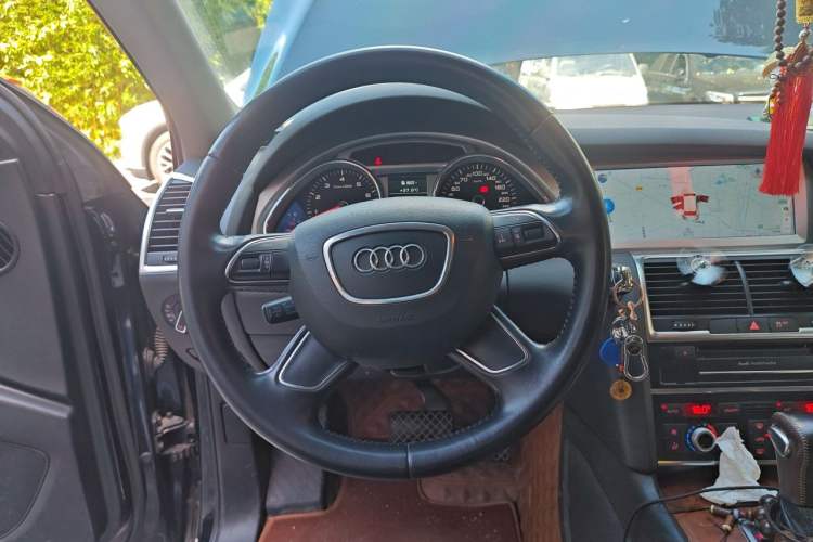 Used Audi Q7 2014 35 TFSI Ambition Edition Steering Wheel