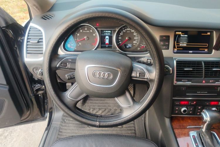 Used Audi Q7 2014 35 TFSI Ambition Edition Steering Wheel