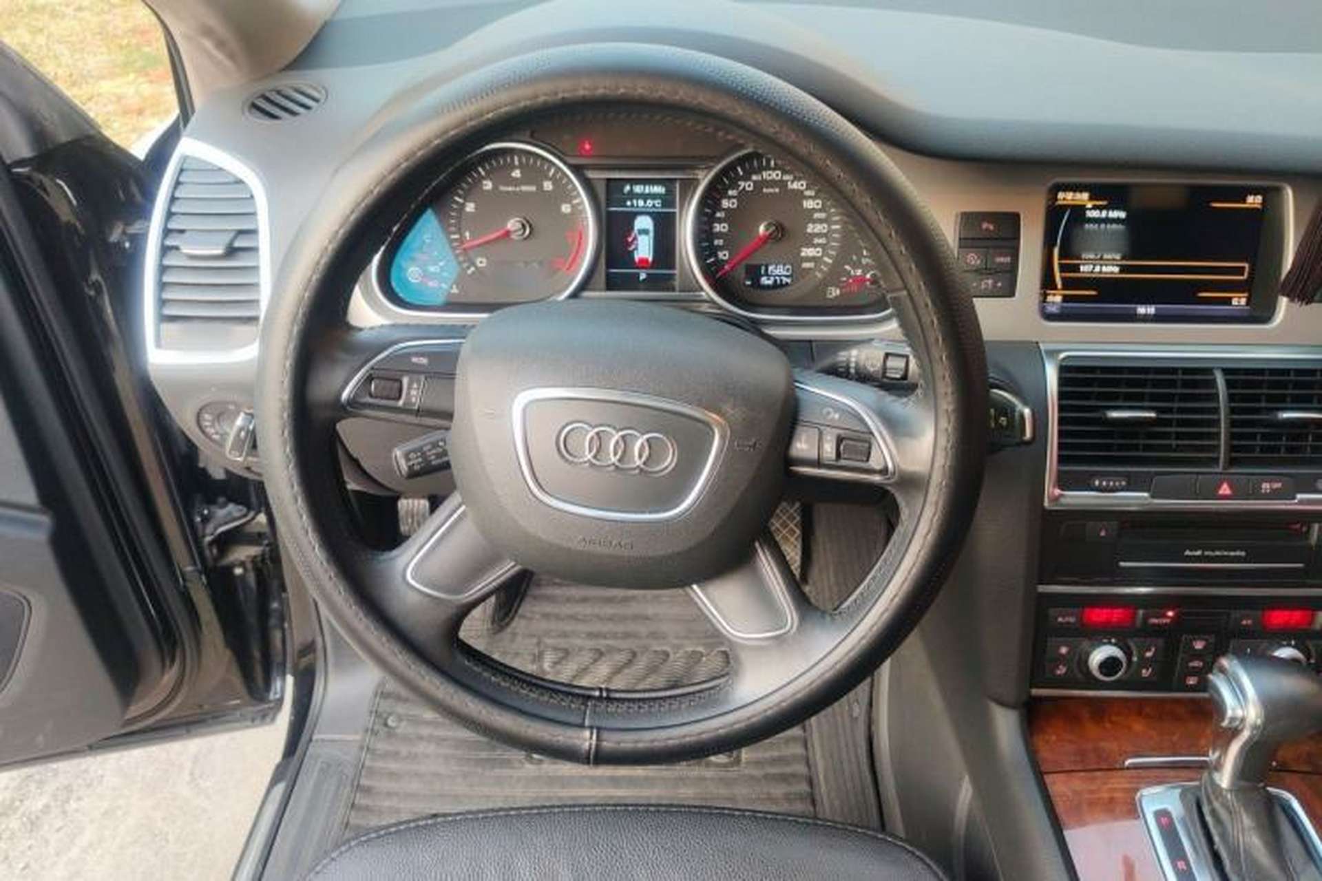 Used Audi Q7 2014 35 TFSI Ambition Edition Steering Wheel
