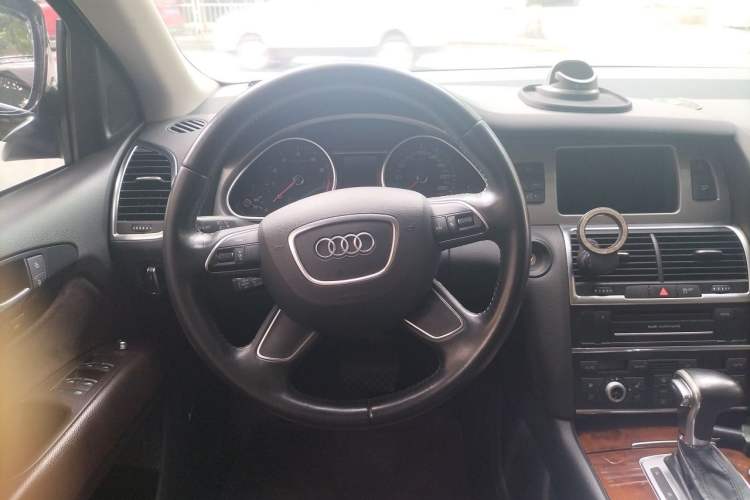 Used Audi Q7 2014 35 TFSI Ambition Edition Steering Wheel