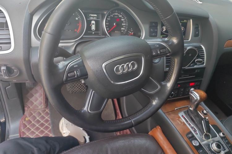 Used Audi Q7 2014 35 TFSI Off-road Model Steering Wheel
