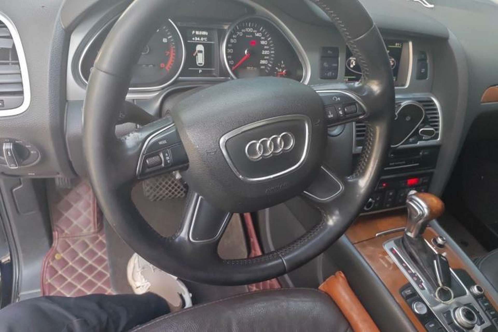 Used Audi Q7 2014 35 TFSI Off-road Model Steering Wheel