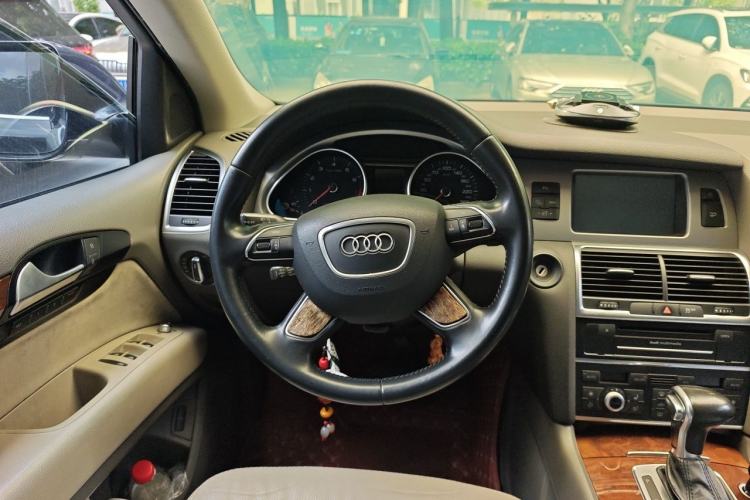 Used Audi Q7 2014 35 TFSI Ambition Edition Steering Wheel