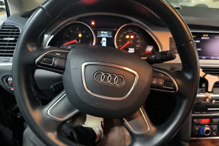 Used Audi Q7 2014 35 TFSI Ambition Edition Steering Wheel