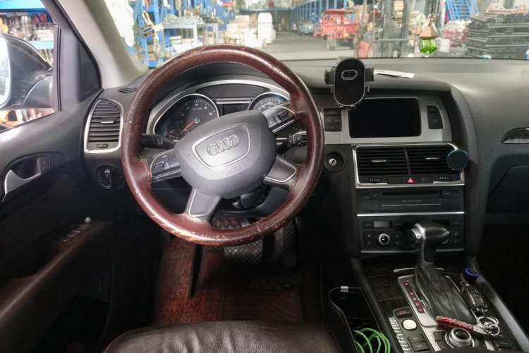 Used Audi Q7 2014 35 TFSI Ambition Edition Steering Wheel