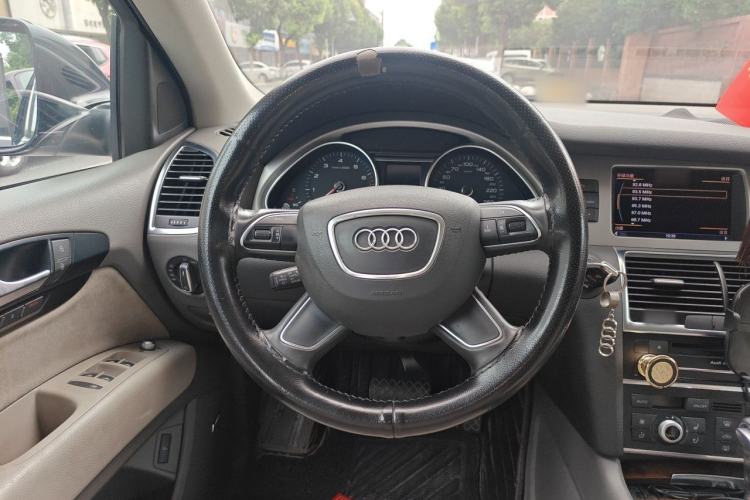 Used Audi Q7 2014 35 TFSI Off-road Model Steering Wheel