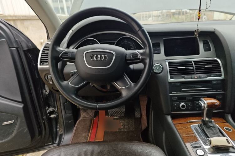 Used Audi Q7 2014 35 TFSI Off-road Model Steering Wheel