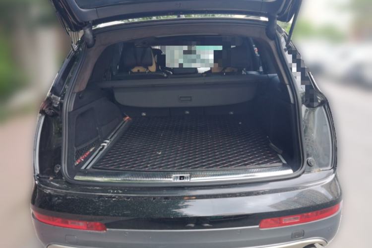 Used Audi Q7 2014 35 TFSI Off-road Model Trunk