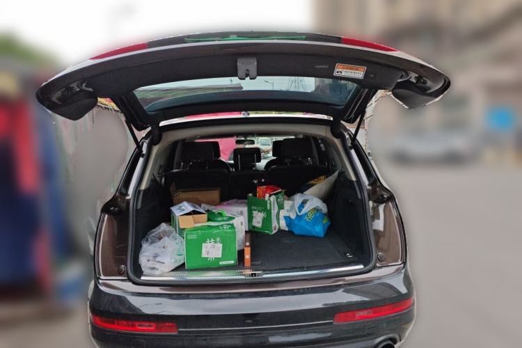 Used Audi Q7  Trunk