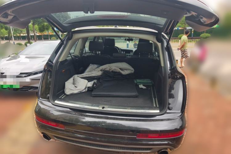 Used Audi Q7  Trunk