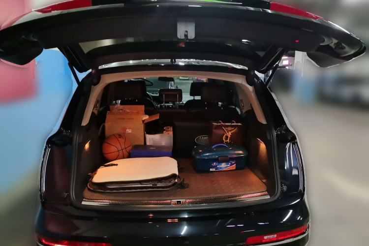 Used Audi Q7  Trunk