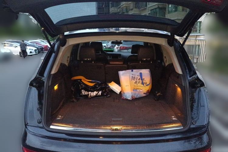 Used Audi Q7  Trunk