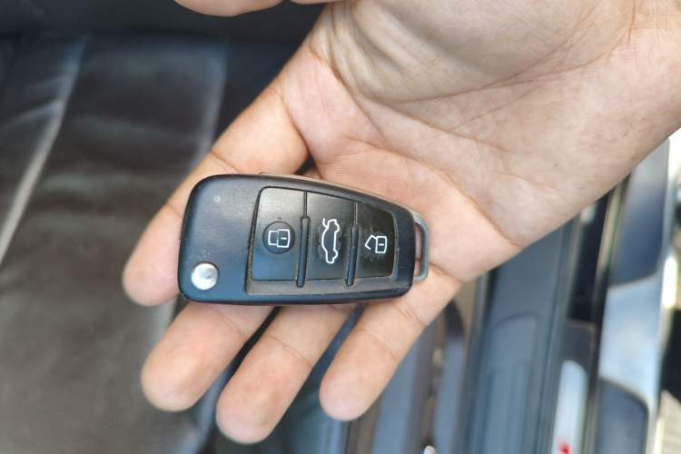 Used Audi Q7  Vehicle Key